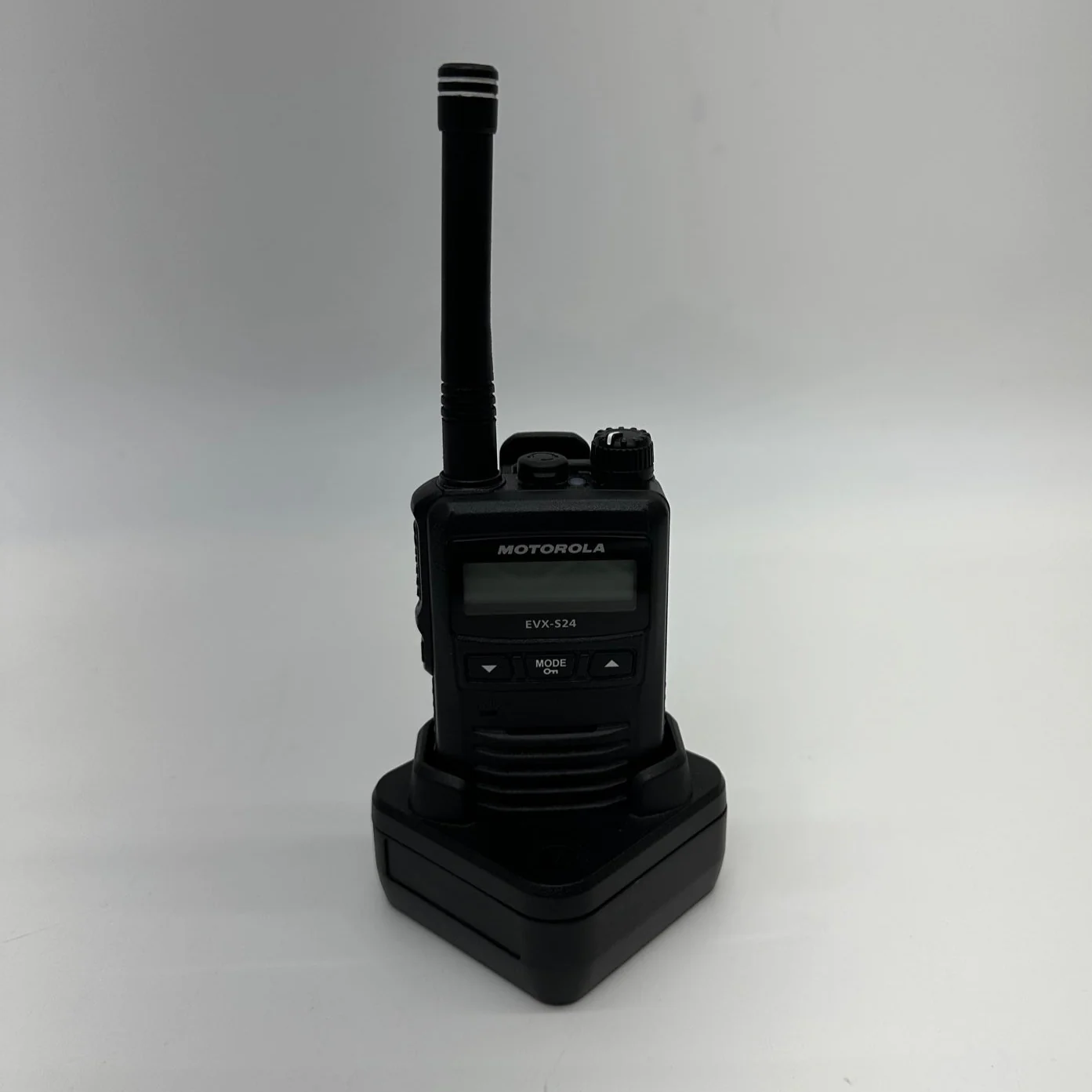 Motorola EVX-S24 EVX-S24-G6-3 UHF Digital Portable Radio - EVXS24 Questions & Answers