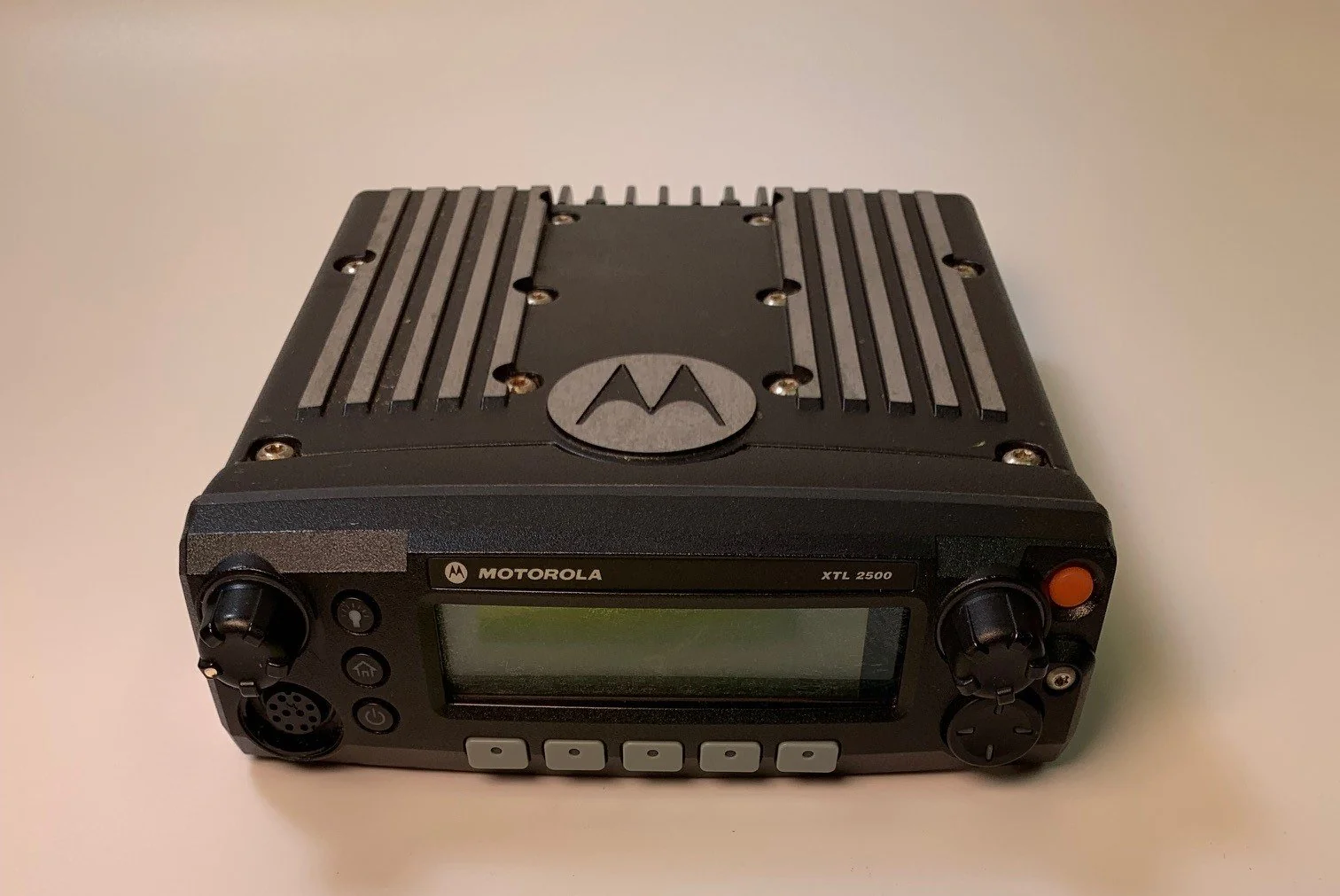 I'm looking for a 800mhz radio  for receiving only, how are the radios programmed?