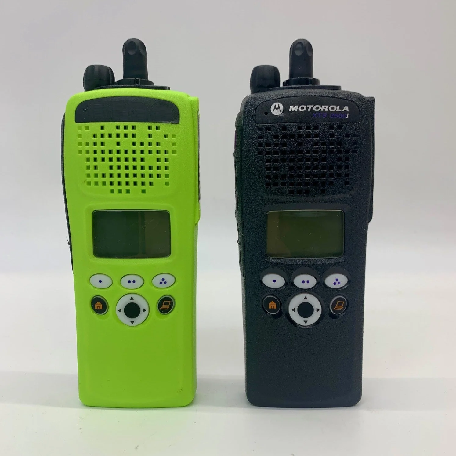 Motorola XTS2500 H46UCF9PW6BN 700 / 800 MHz Portable P25 Model 2 Portable Radio Questions & Answers