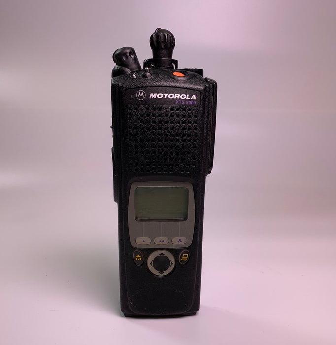Motorola XTS5000 H18QDF9PW6AN UHF Portable